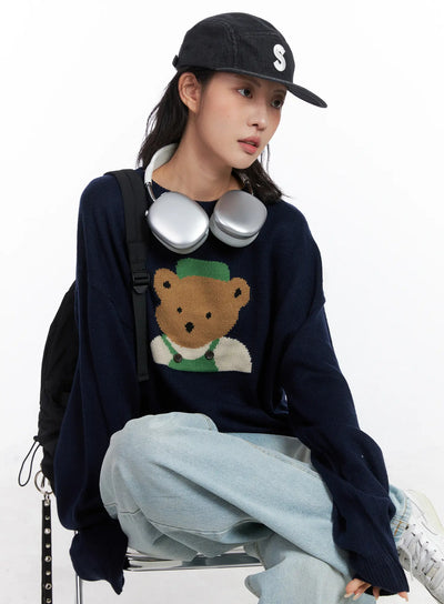 teddy-graphic-u-neck-sweater-co508 / Dark blue