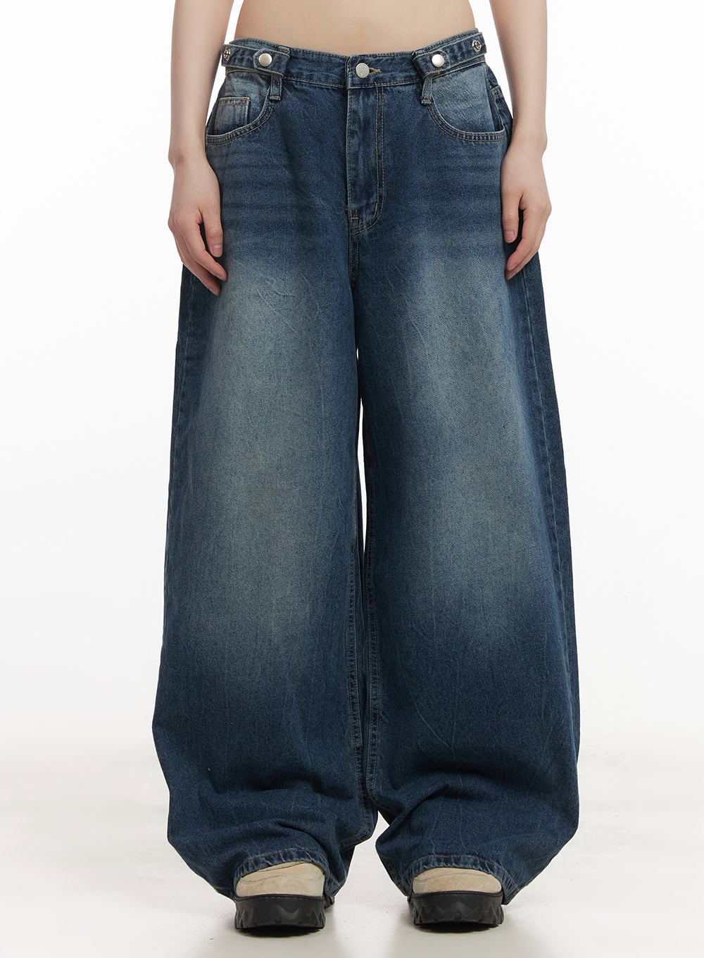 LEWKIN Bri Oversized Buttoned Baggy Jeans CF518 in dark blue, front full-length on model, low-waist washed cotton denim, ultra-wide baggy fit, paired with chunky sandals.