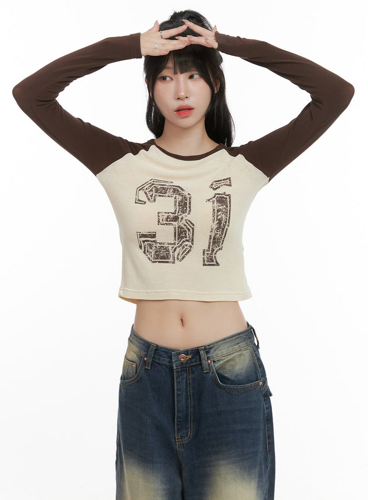 graphic-raglan-long-sleeve-crop-tee-cg421 / Dark brown