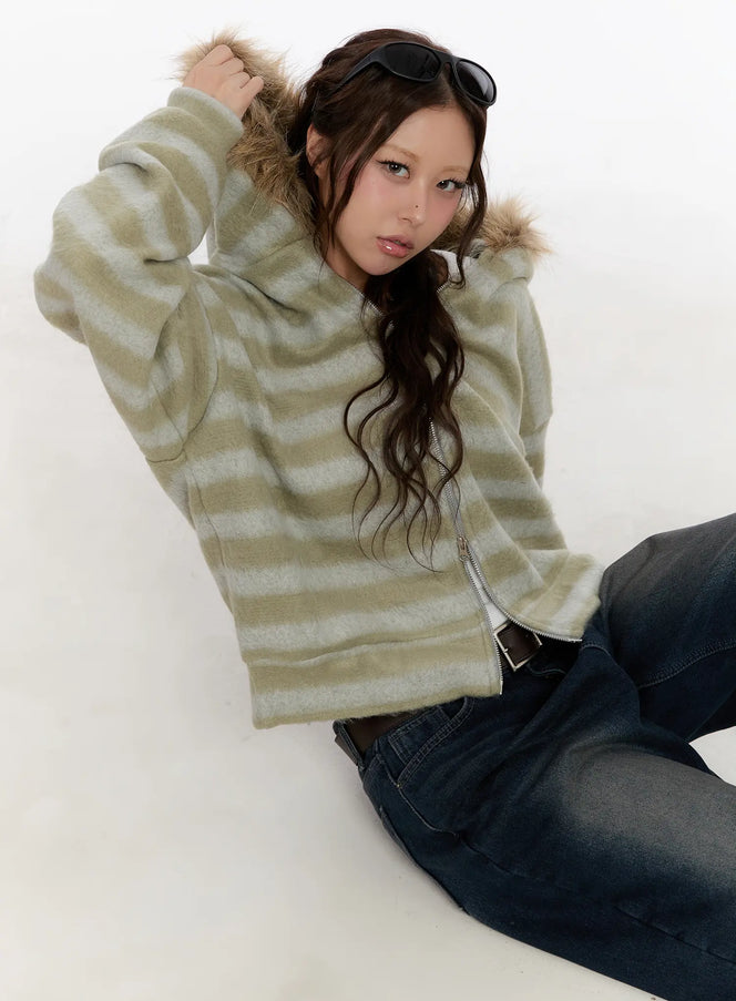 striped-faux-fur-zip-up-hoodie-cn527 / Dark green