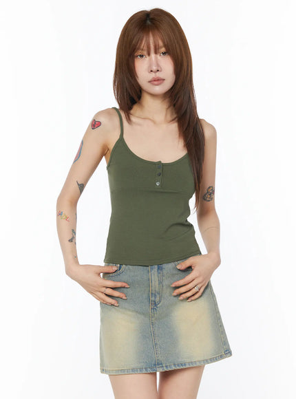 casual-buttoned-sleeveless-top-cy527 / Dark green