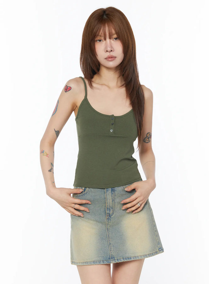 casual-buttoned-sleeveless-top-cy527 / Dark green