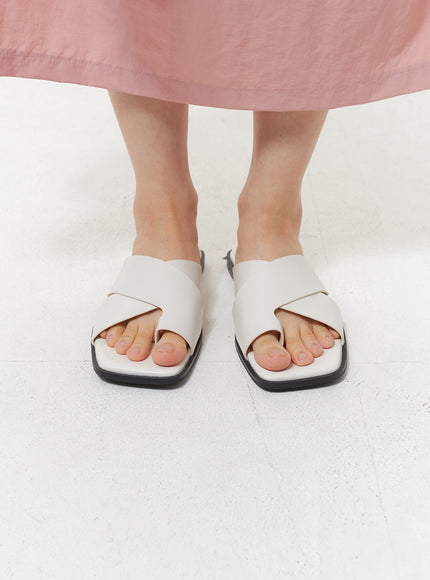 cross-strap-slippers-oy330