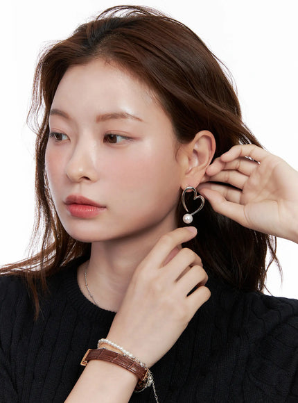heart-faux-pearl-drop-earrings-cg521