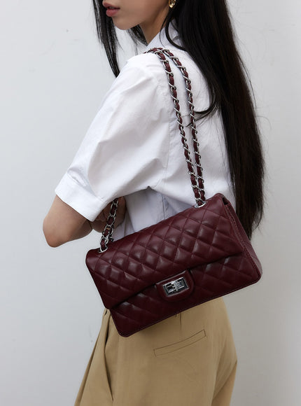 chain-square-shoulder-bag-iy326