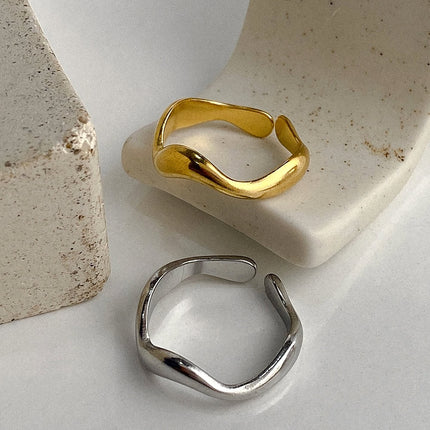 newton-flowing-curve-ring-ia524