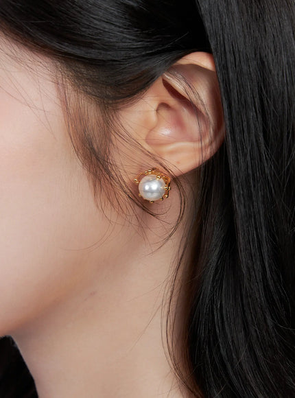 faux-pearl-stud-earrings-cs523 / Gold