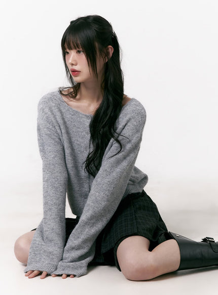 boat-neck-buttoned-knit-cardigan-cj501 / Gray