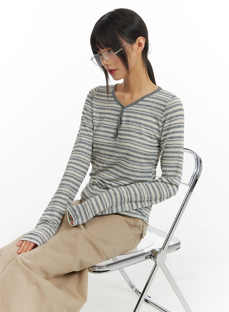 stripe-buttoned-v-neck-long-sleeve-cm413 / Gray