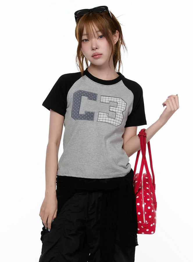 checkered-graphic-short-sleeve-top-ca522 / Gray