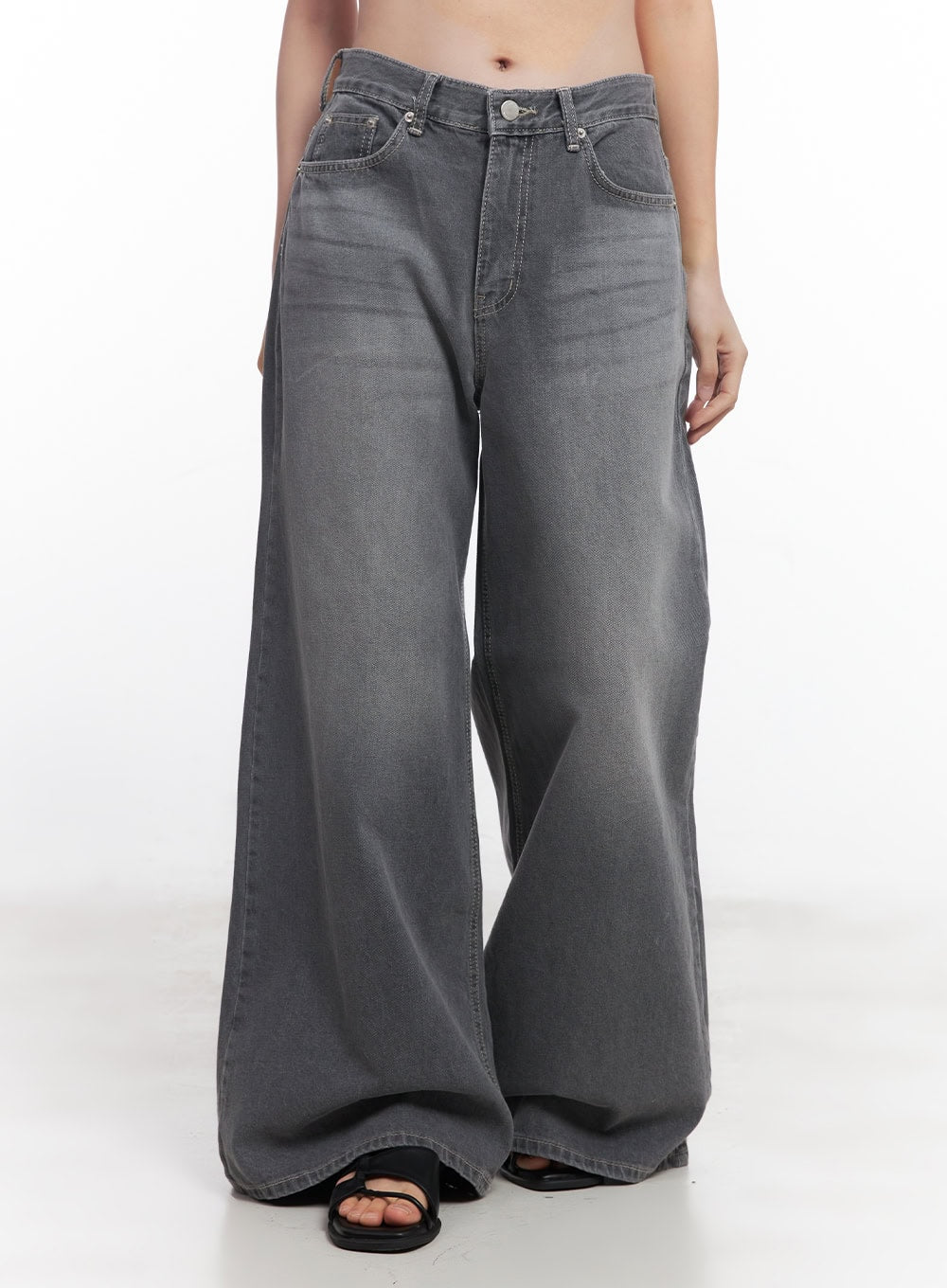 LEWKIN Beatriz Washed Wide-Leg Jeans CY519 in gray, front waist-down crop on model, washed cotton denim with wide-fit silhouette, 5-pocket styling, paired with black sandals.