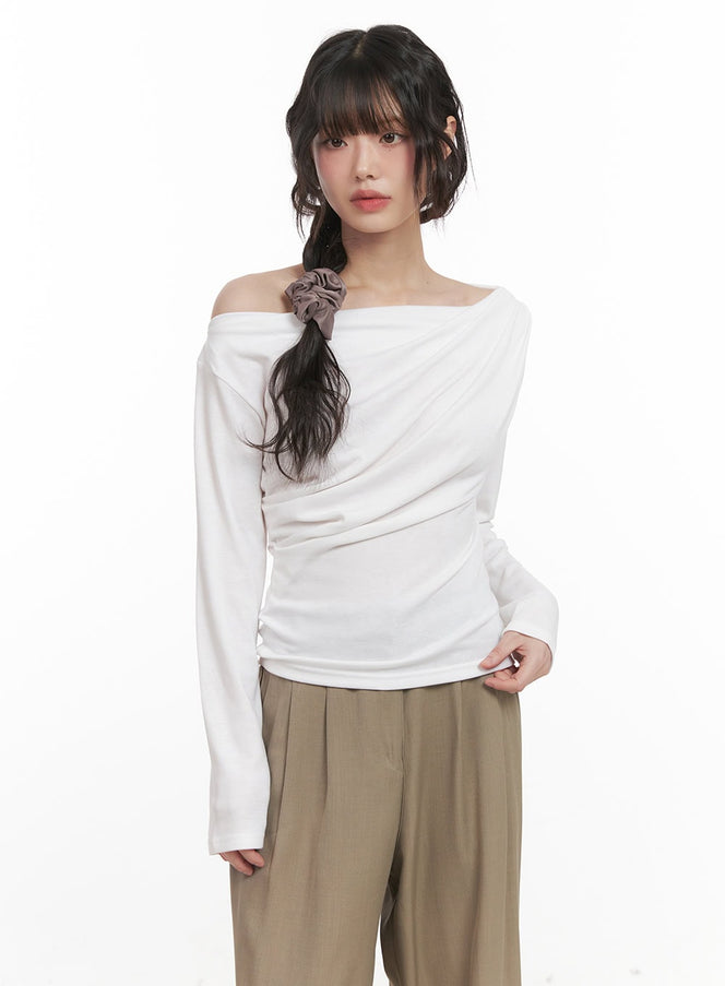 draped-off-shoulder-long-sleeve-top-cj528 / Light beige