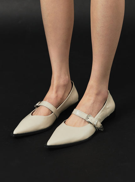 buckle-pointed-toe-flats-with-low-heels-ca412 / Light beige