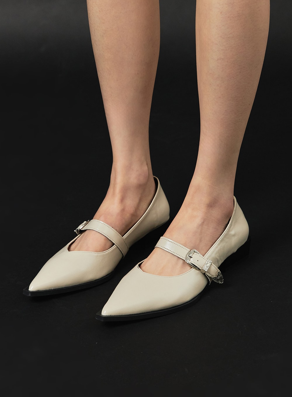 buckle-pointed-toe-flats-with-low-heels-ca412 / Light beige