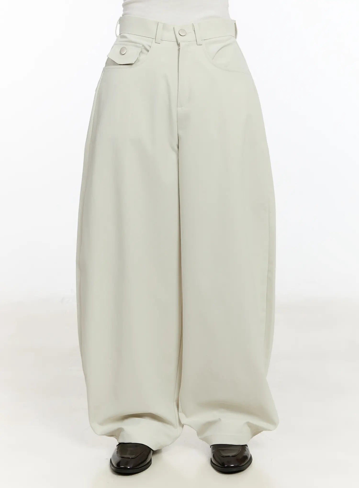 curved-pocket-wide-leg-pants-cm510 / Light beige