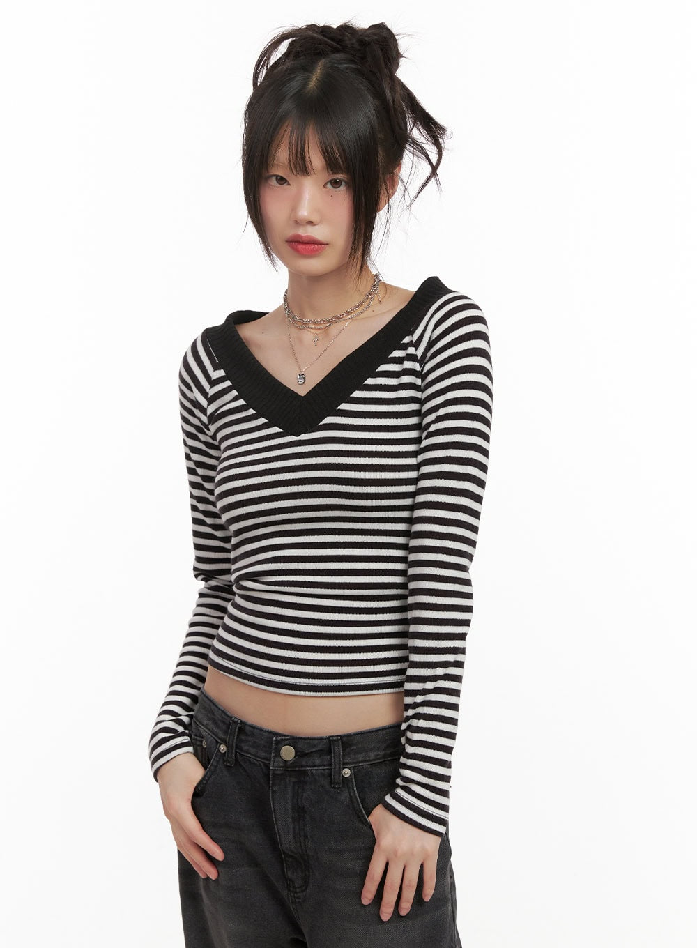 striped-v-neck-cropped-sweater-cj506 / Light beige