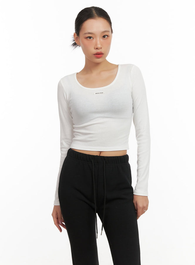 slim-fit-u-neck-long-sleeve-crop-top-cd410 / Light beige