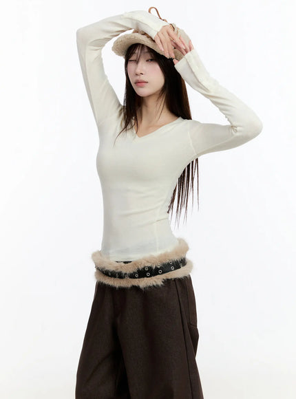 slim-fit-v-neck-long-sleeve-top-cn524 / Light beige