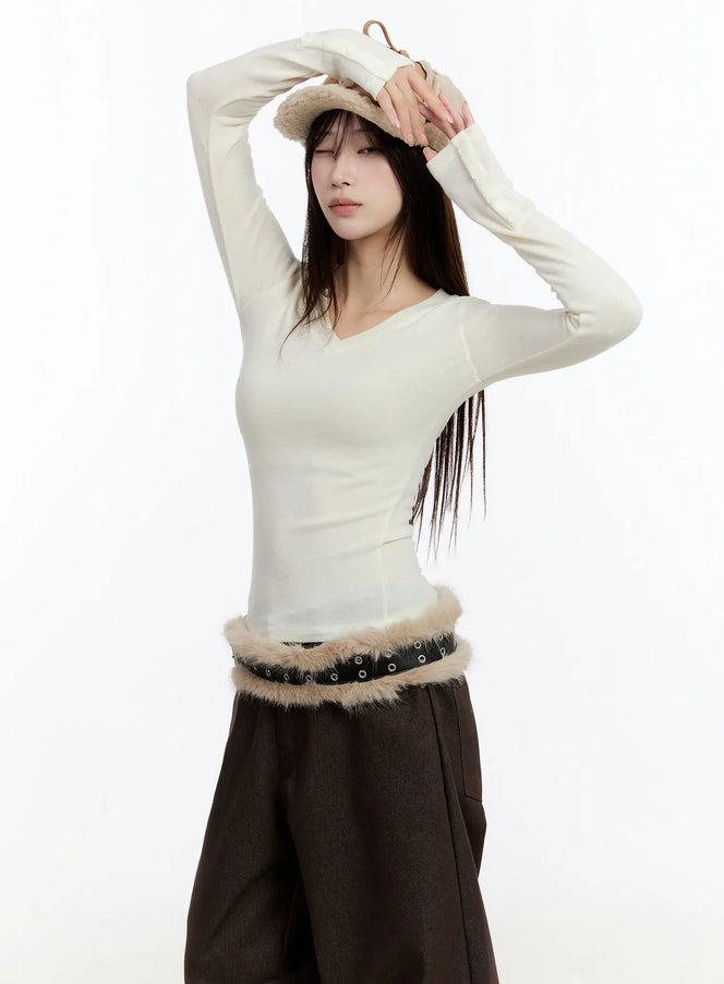 slim-fit-v-neck-long-sleeve-top-cn524 / Light beige