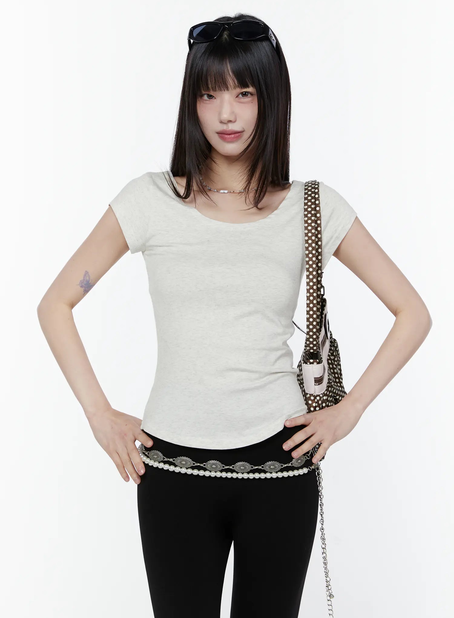 basic-scoop-neck-short-sleeve-tee-cu508 / Light beige