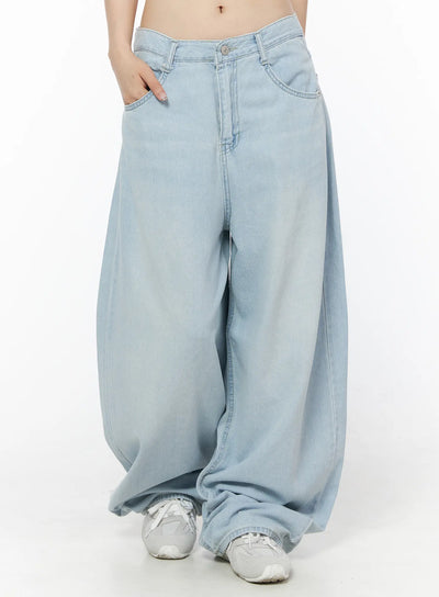 ash-loose-fit-light-washed-jeans-iu515 / Light blue