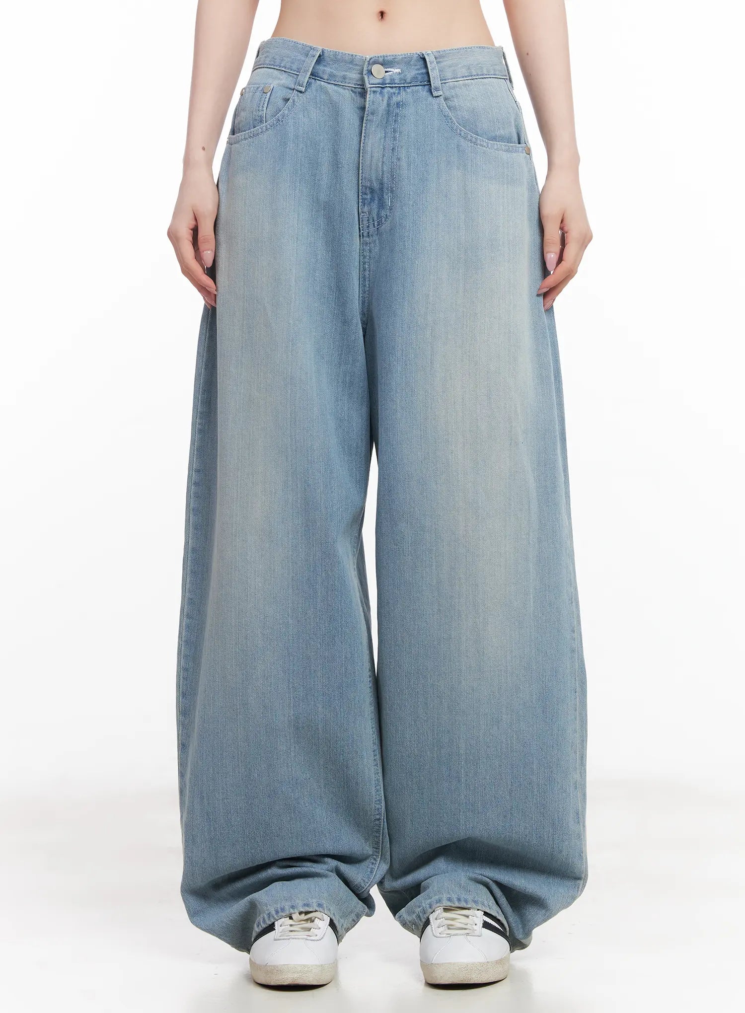 LEWKIN Rose Washed Baggy Summer Denim Jeans CU511 in light blue, front crop view on model, wide-fit washed cotton denim with low rise waist and button closure, styled with white sneakers.