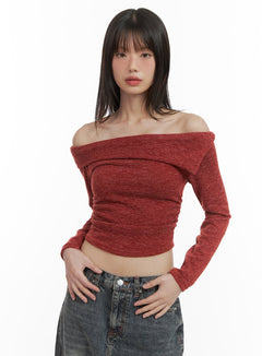 off-shoulder-cropped-knit-top-co410 / Red