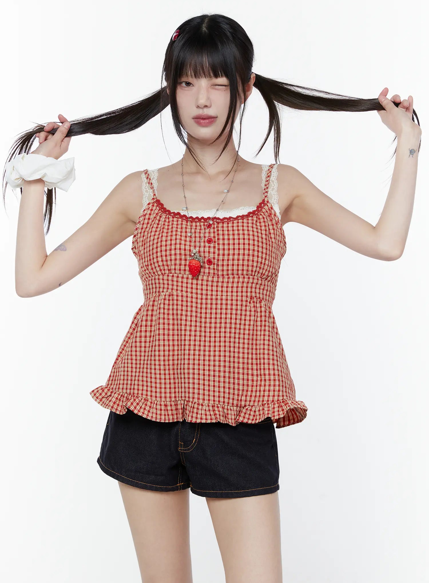 gingham-buttoned-sleeveless-top-cu508 / Red