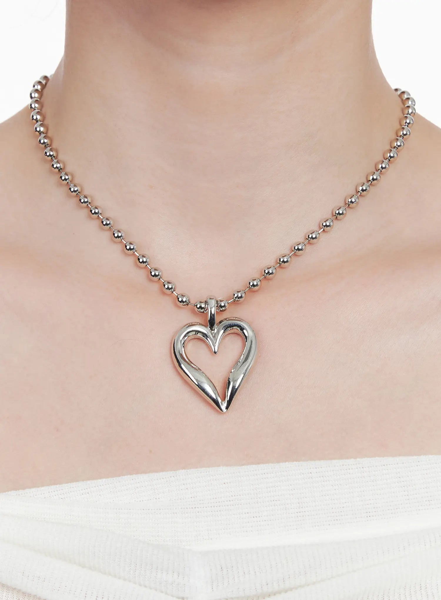 bold-heart-necklace-cl524