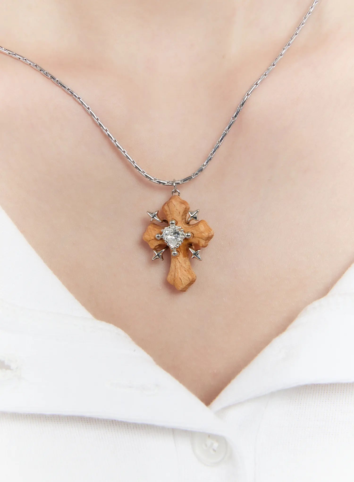 rustic-cross-pendant-necklace-cm505 / Silver