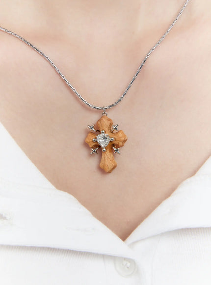 rustic-cross-pendant-necklace-cm505 / Silver
