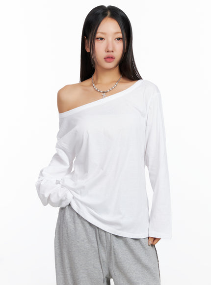 relaxed-off-shoulder-long-sleeve-top-co514 / White