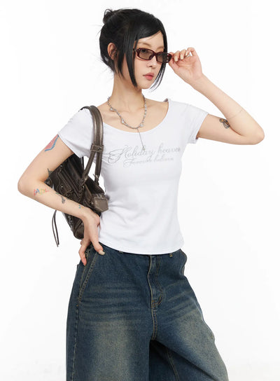 deep-u-neck-graphic-tee-cm516 / White