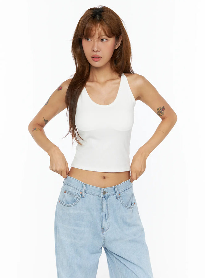 essential-v-neck-padded-tank-top-cu518 / White