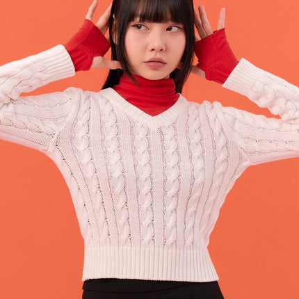 cable-knit-v-neck-sweater-in301 / White