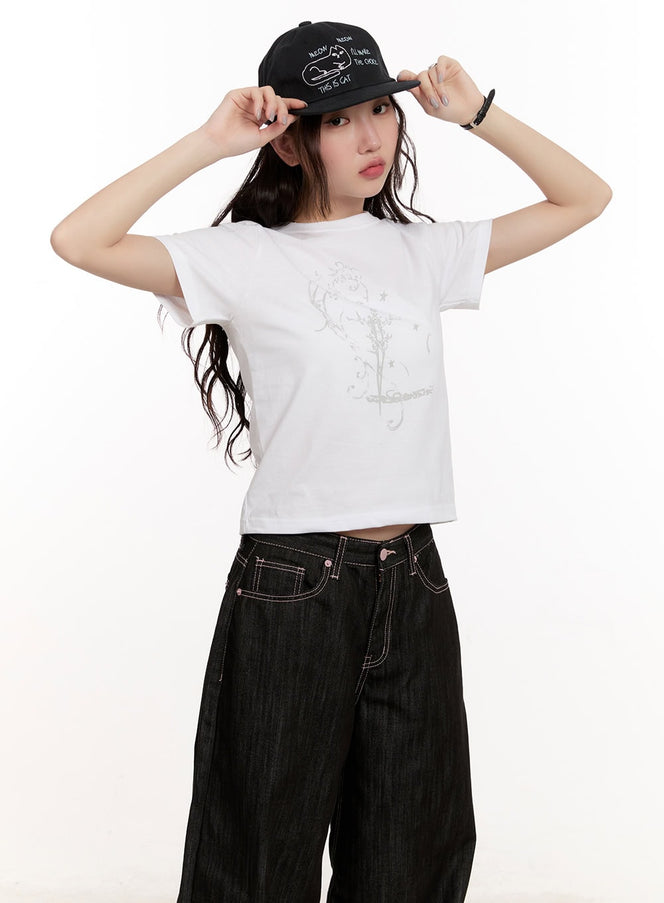 casual-graphic-crop-tee-cm510 / White