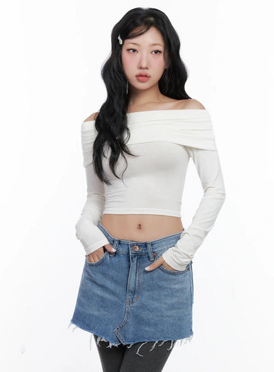 off-shoulder-cropped-long-sleeve-top-cn514 / White