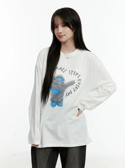 oversized-graphic-print-long-sleeve-tee-cd523 / White