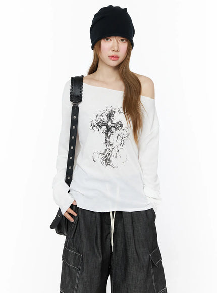 off-shoulder-cross-graphic-top-iu515 / White