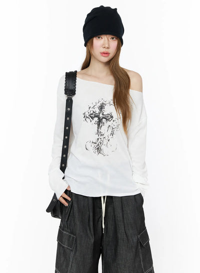 off-shoulder-cross-graphic-top-iu515 / White