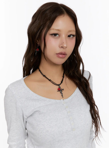 gothic-cross-pendant-layered-necklace-cn527