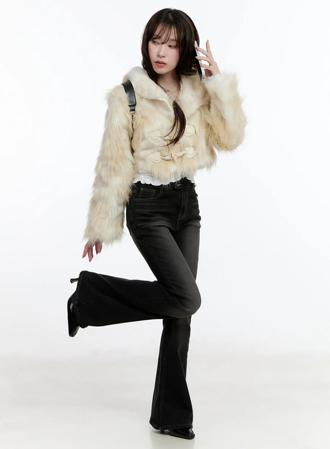 cropped-faux-fur-collared-jacket-cn525