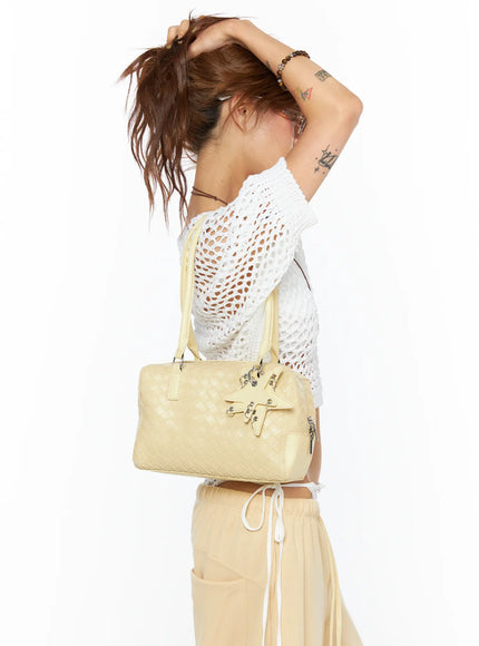vegan-leather-shoulder-bag-with-keychain-cu517