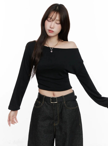 chic-off-shoulder-cropped-tee-in514