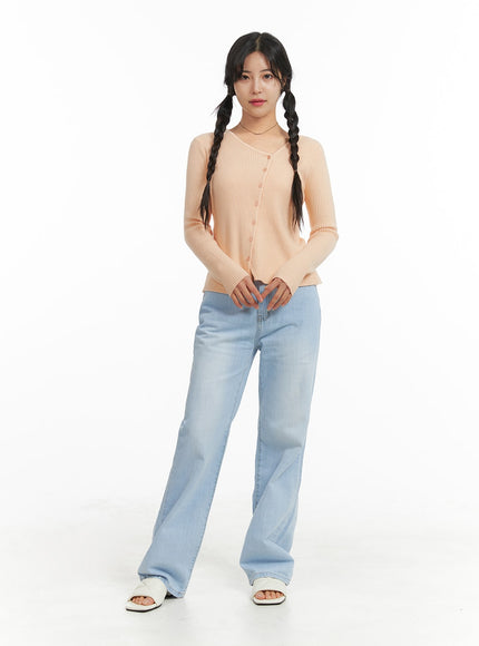 light-washed-straight-leg-jeans-om427