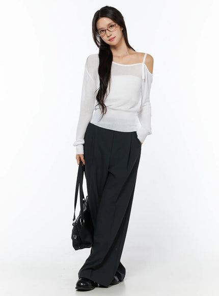 Basic Pintuck Wide Slacks CU522 in dark gray, full-body front shot on model, styled with white cold-shoulder knit top and black bag, relaxed wide-leg drape.