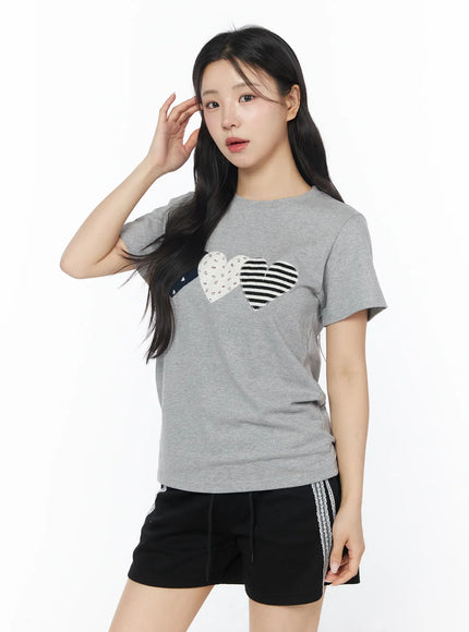 pattern-hearts-graphic-crop-tee-cd805