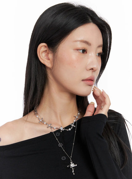 white-bloom-cross-necklace-cc1809