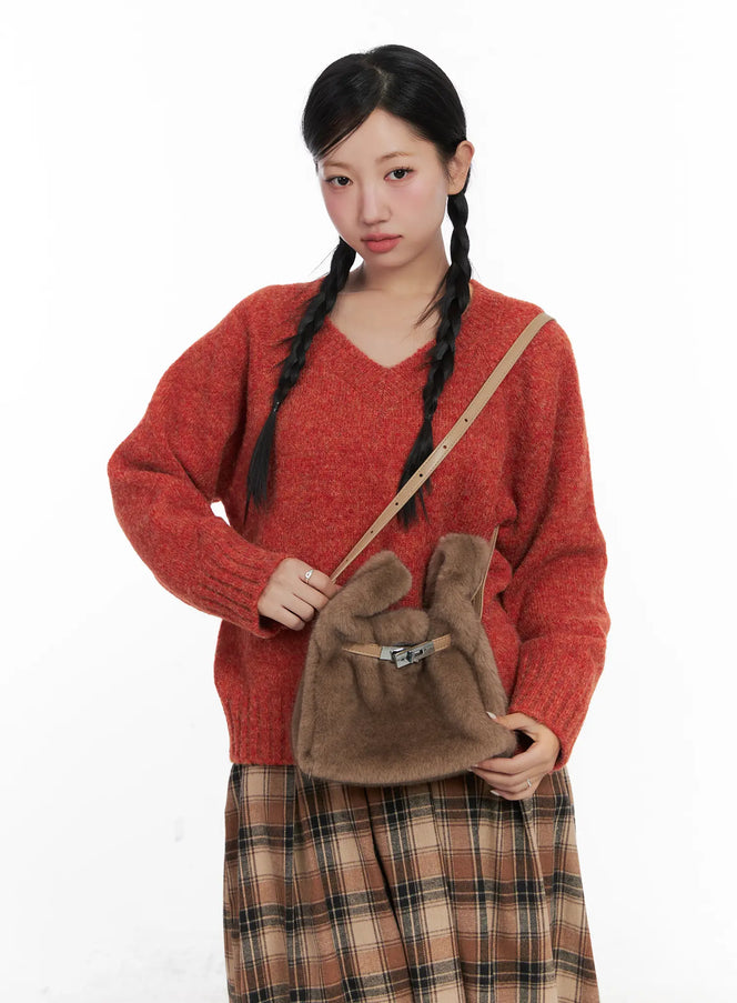 faux-fur-buckle-crossbody-bag-cd501