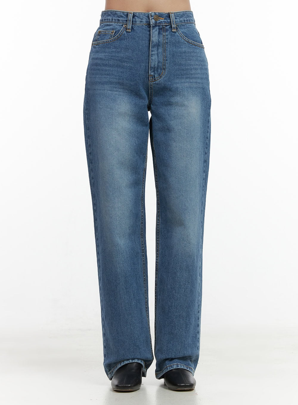 Evelyn Wide-Fit Straight Denim Jeans OO421 in Blue, front close-up product shot on model, high waist with 5-pocket design, washed blue straight-leg denim, no top shown.